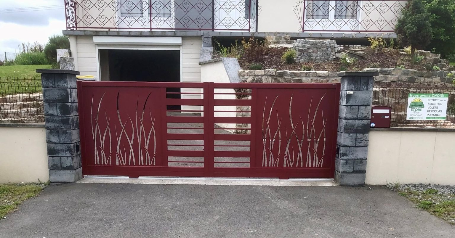 portail coulissant alu rouge